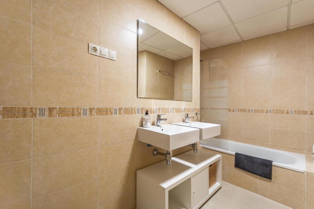Central Malaga Apartment At Mitjana Plaza Dış mekan fotoğraf