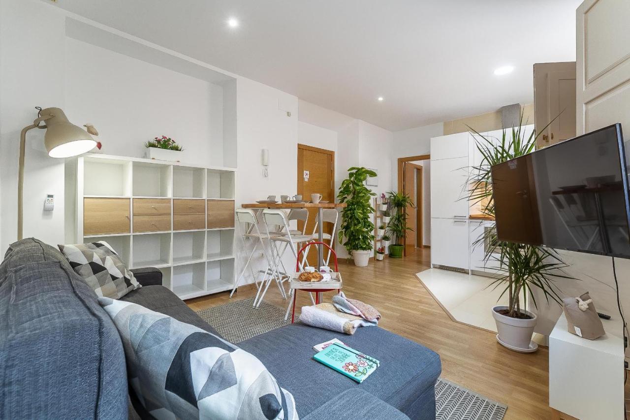 Central Malaga Apartment At Mitjana Plaza Dış mekan fotoğraf